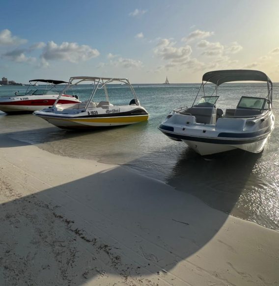 Aruba_holiday_inn_privatre_boat_trip_private_