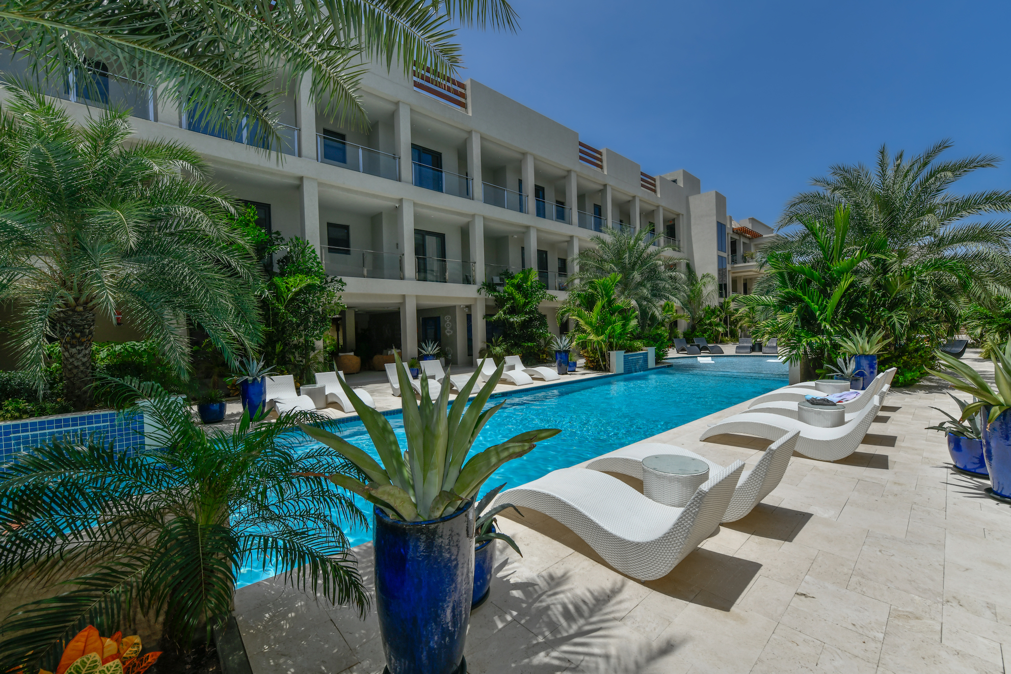 Wariruri Condos Pool area