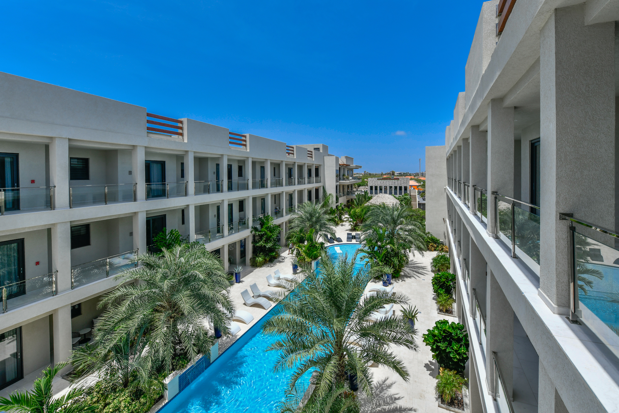 Wariruri Condos Noord Aruba vacatio and for sale