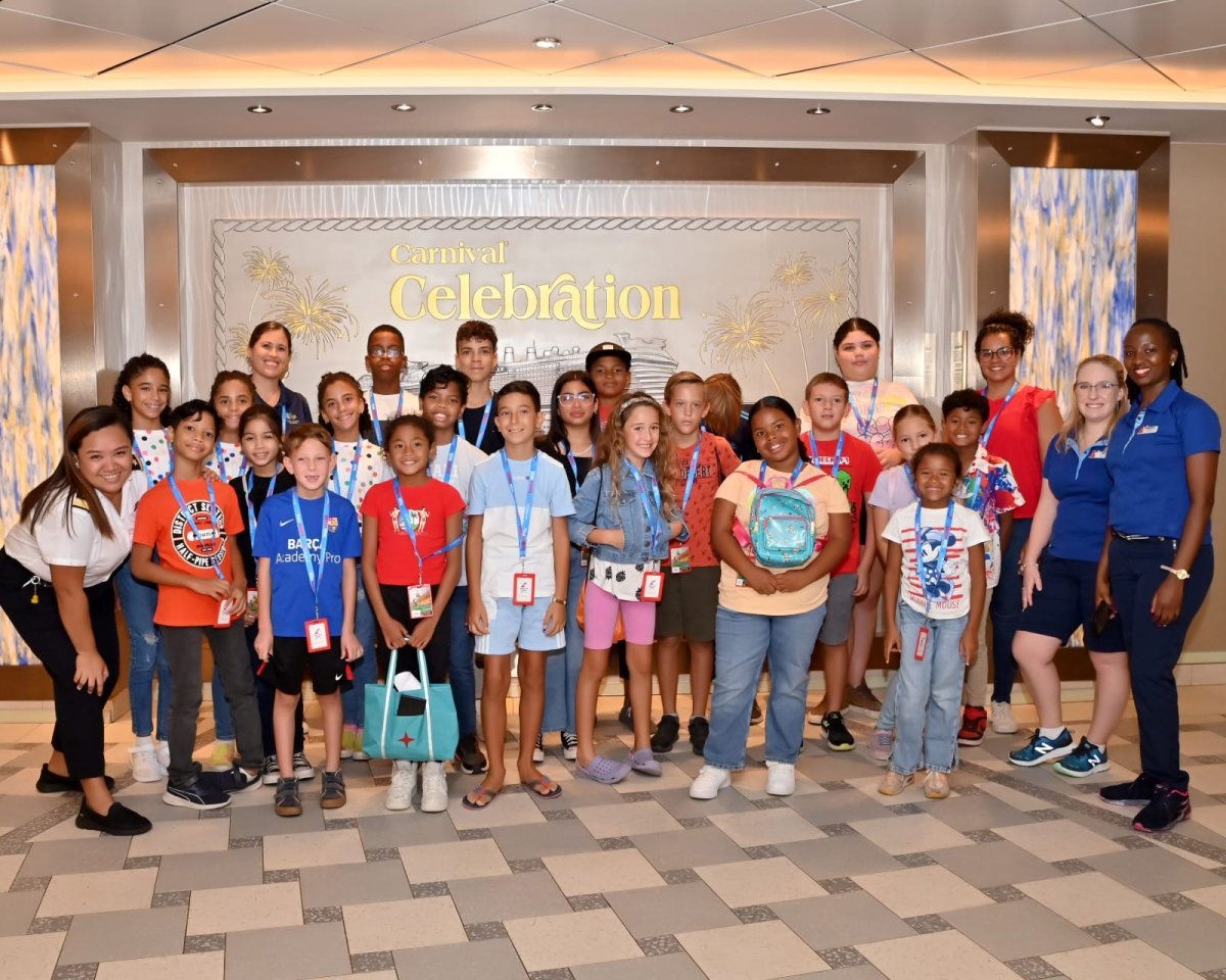 Aruba children tour Carnival