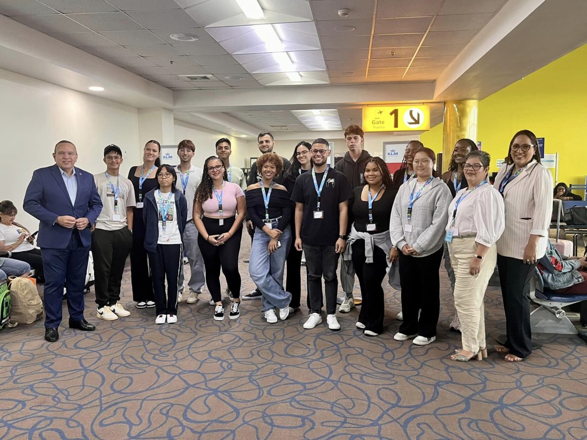 Aruba students depart for Netherlands
