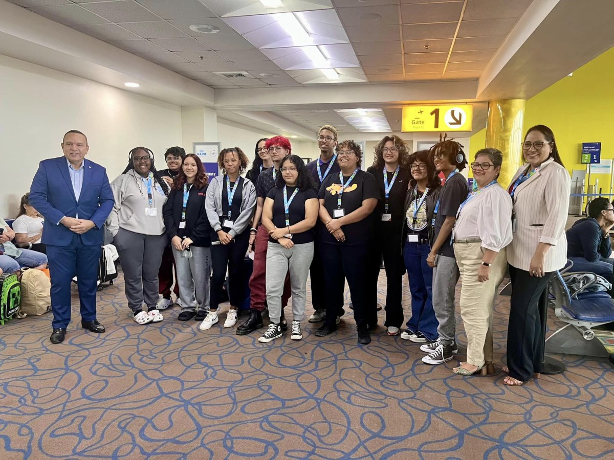 Aruba students depart for Netherlands