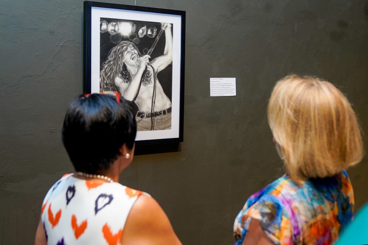 Pernile Tromp showcasing her art at the Revival exhibition Cas di Cultura - Aruba News