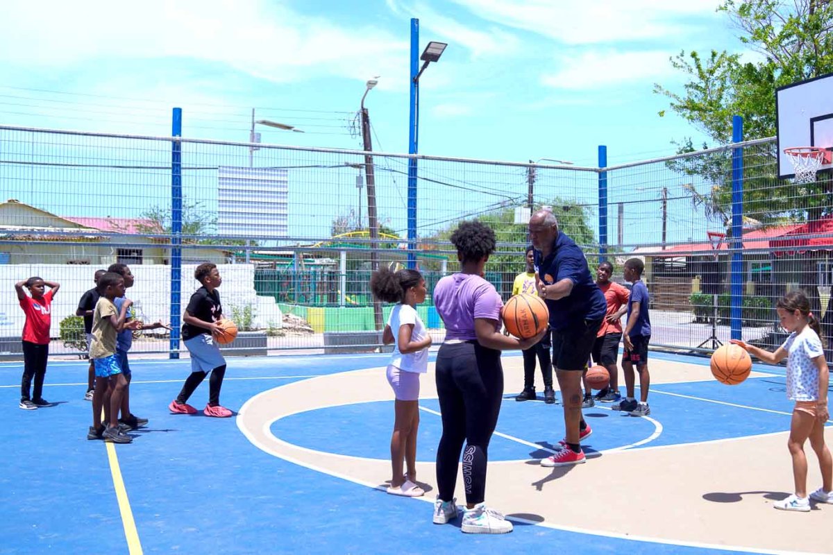 ricardo cooper basketball clinic san nicolas play