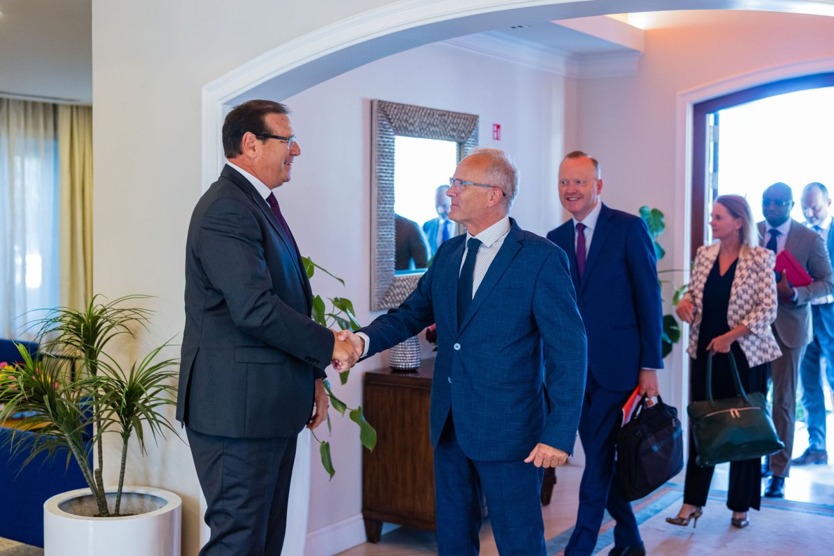 State Secretary Zsolt Szabó visits Aruba