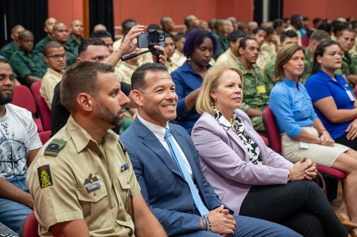 SVT graduates receiving certificates in Aruba ceremony 2024 - Aruba news