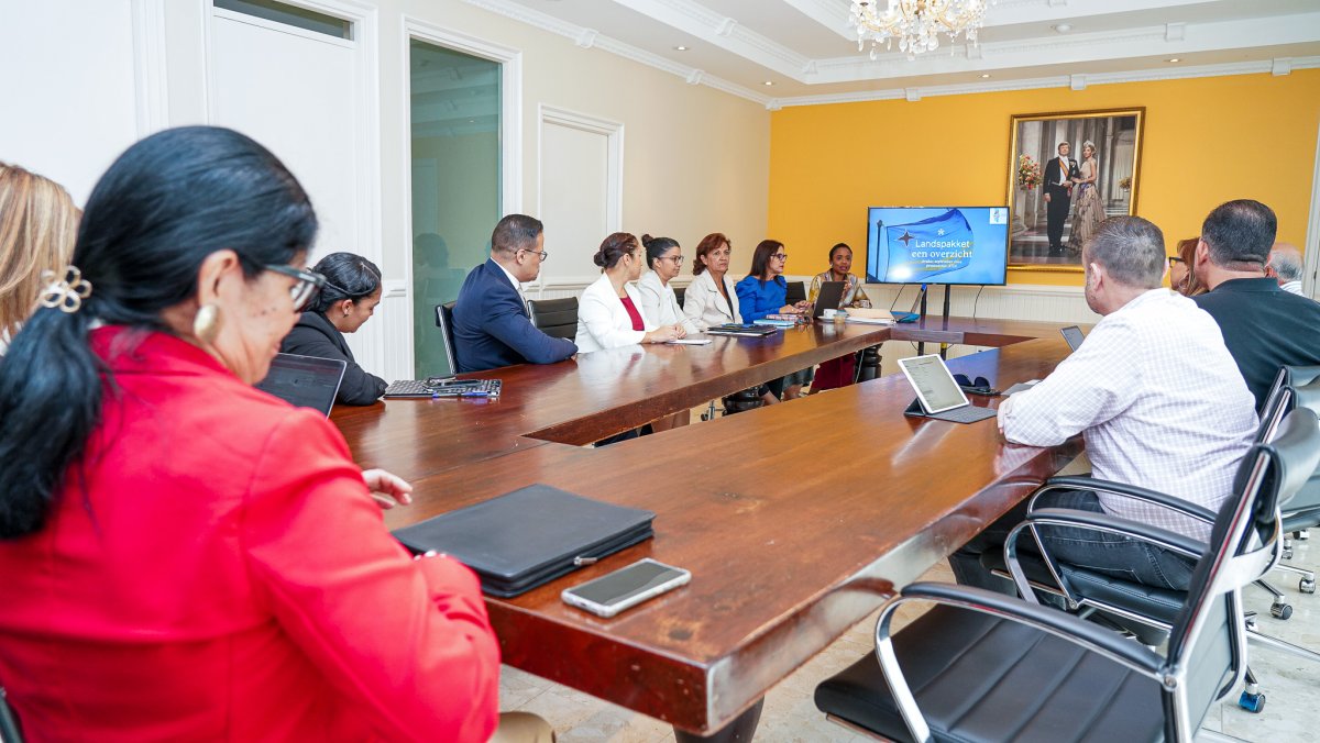 ATIA members discussing