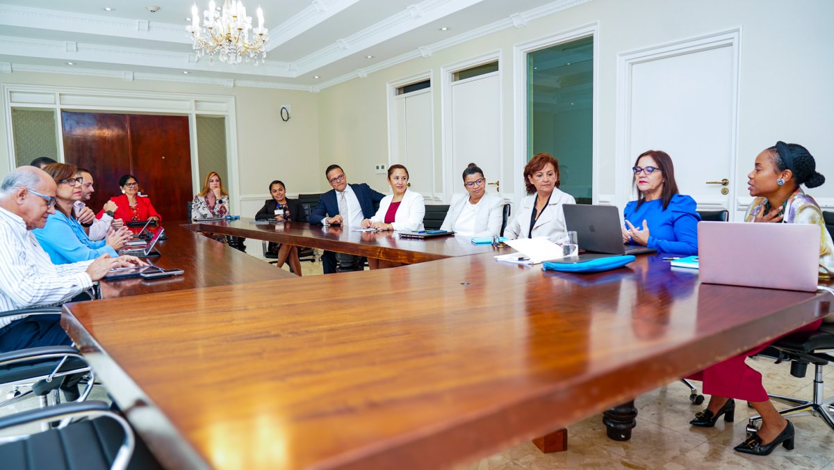 ATIA members discussing Landspakket reforms and future projects