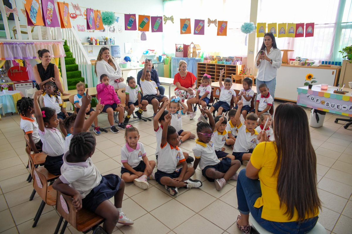 Prime Minister Evelyn Wever-Croes visiting Imelda Kindergarten