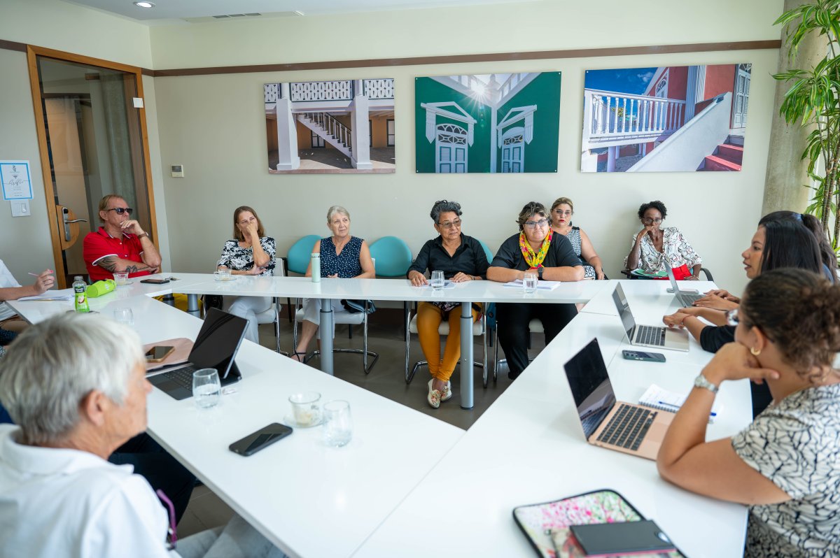 Citizens participating in Aruba’s public consultation on the new Animal Welfare Law