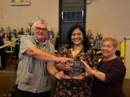 Governor of Aruba with the Internet Archive Hero Award