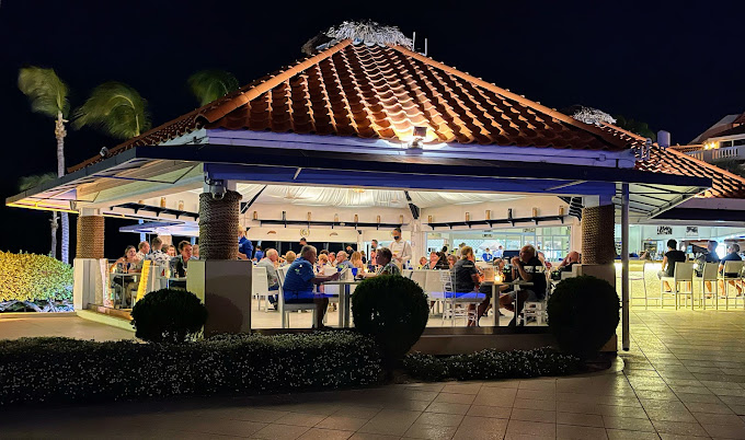 Azzurro Ristorante Italiano Aruba night view