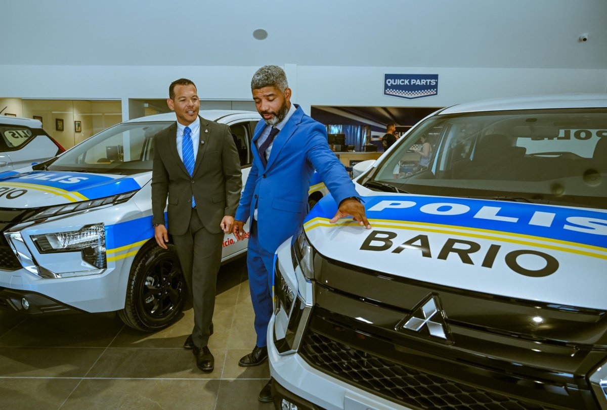 Police Ramon Arnhem presenting the new vehicles.