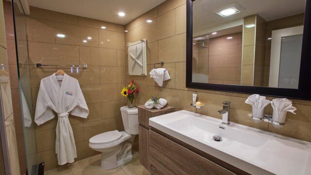 Divi Dutch Resort bathroom