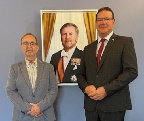 Governor of Aruba meeting with interim Commander of the Fire Department