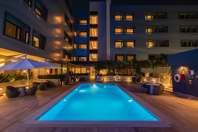 Hyatt Place Aruba Airport night view