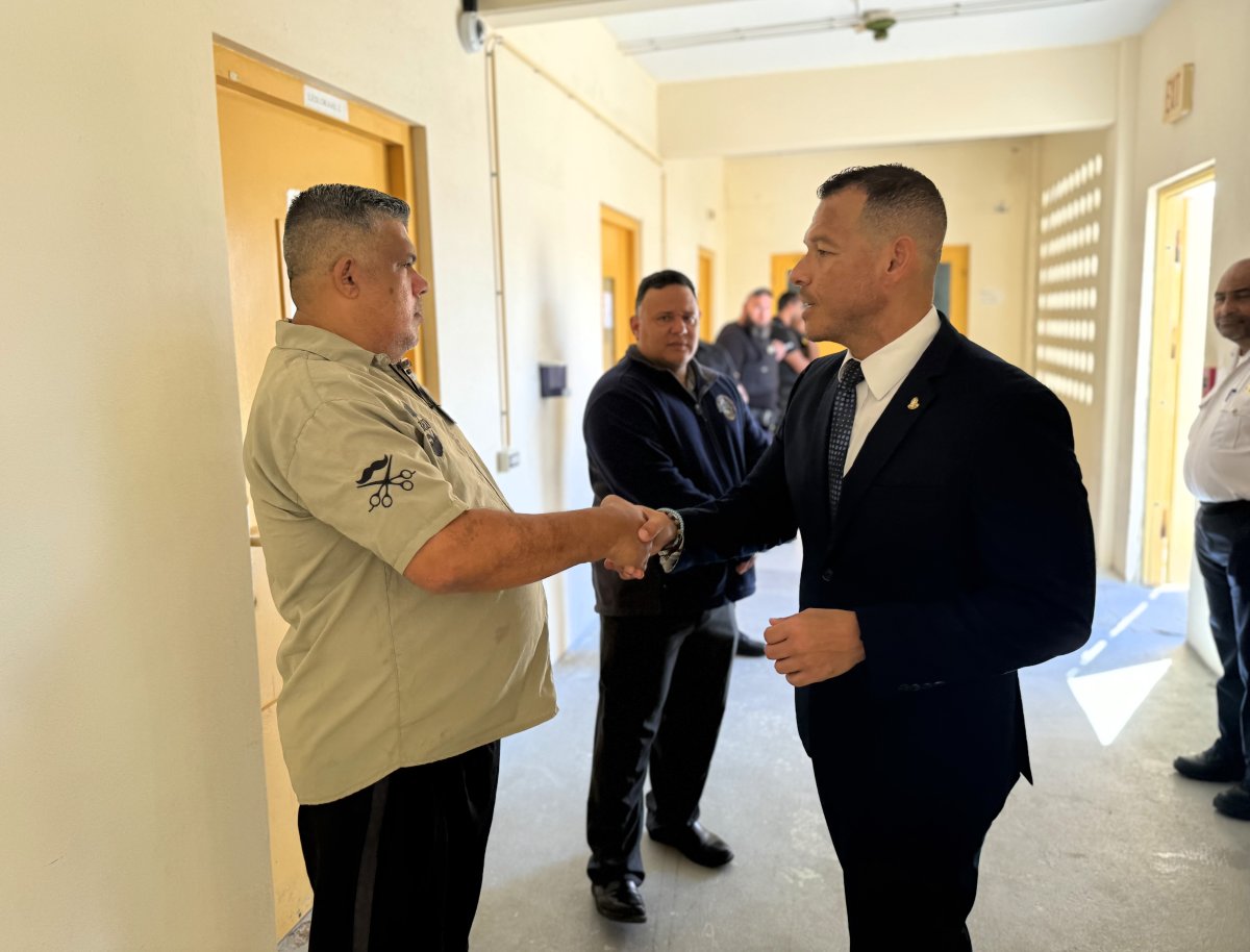 Inmates participating in barbering course at Correctional Institute Aruba (KIA)