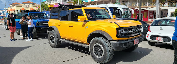 Jeep Aruba car rental