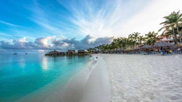 Playa Linda Beach Resort Aruba beach