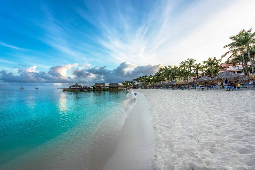 Playa Linda Beach Resort Aruba beach
