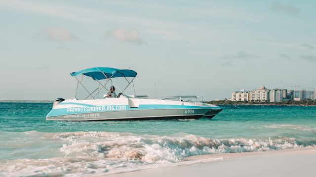 Private Snorkeling Aruba boat