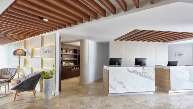 auacy-lobby-4706-hor-wide