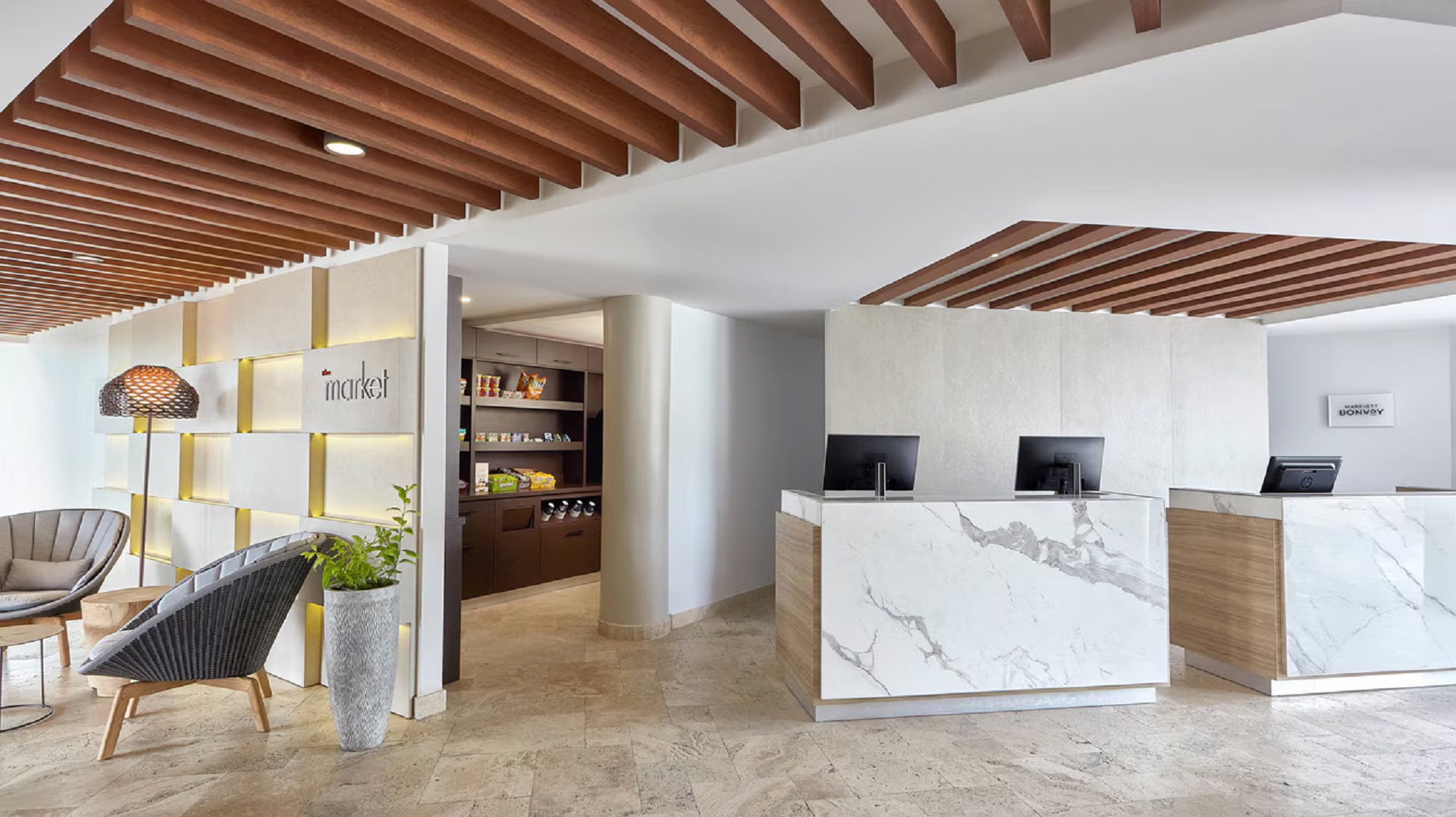 auacy-lobby-4706-hor-wide