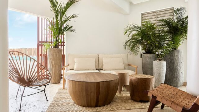 auacy-lobby-4732-hor-wide