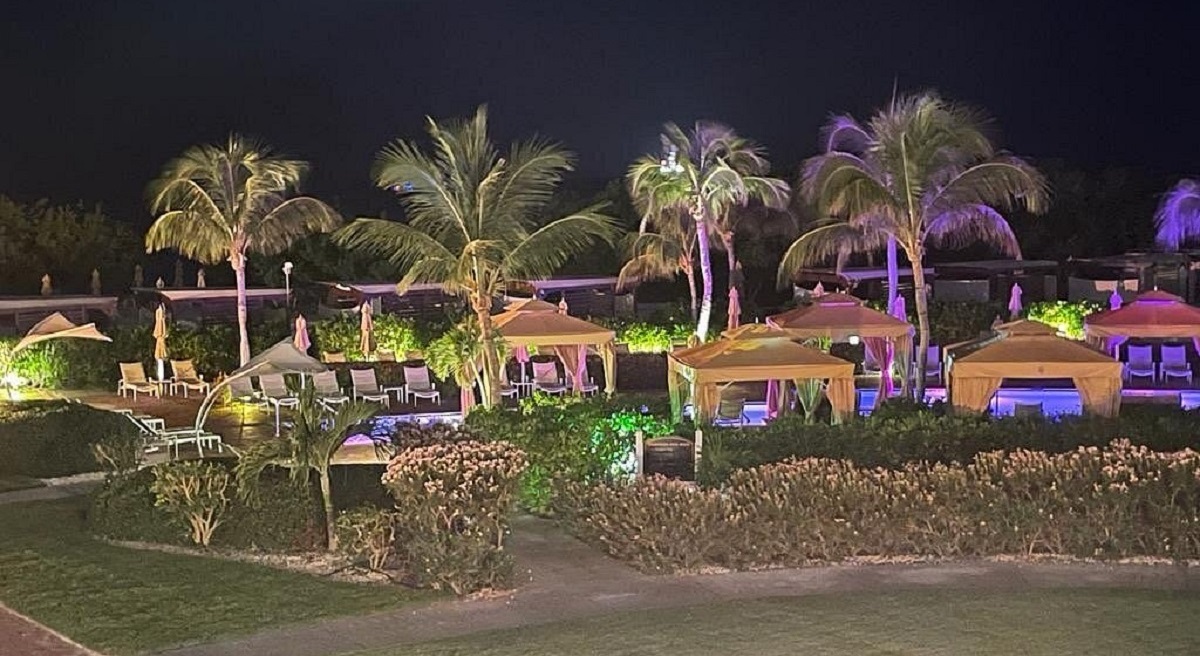 BLT Steak RESTAURANT GARDEN