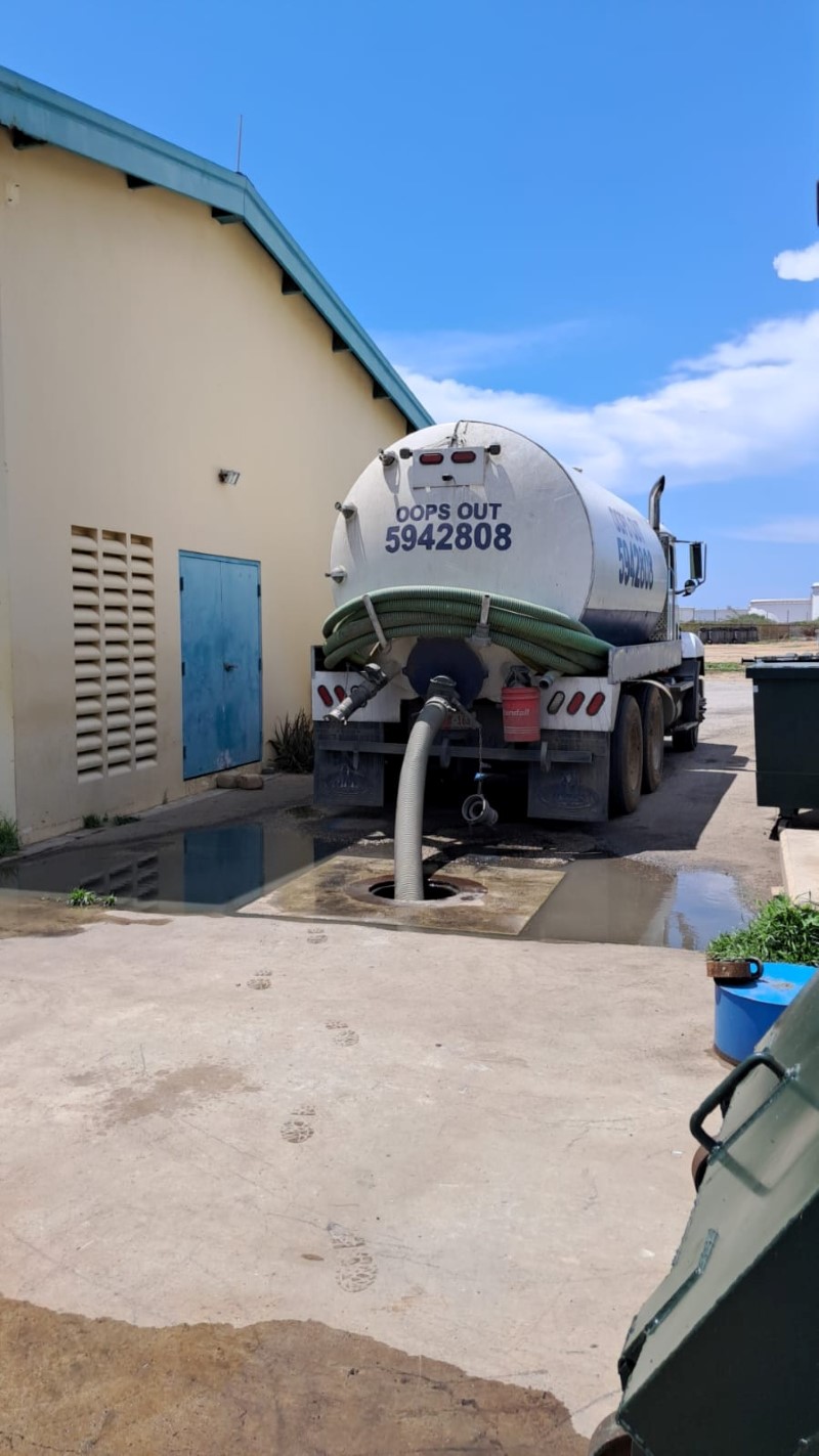 Interim Prime Minister Evelyn Wever-Croes inaugurating the restored wastewater facility in Parkietenbos.