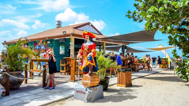 captain-morgan-greets