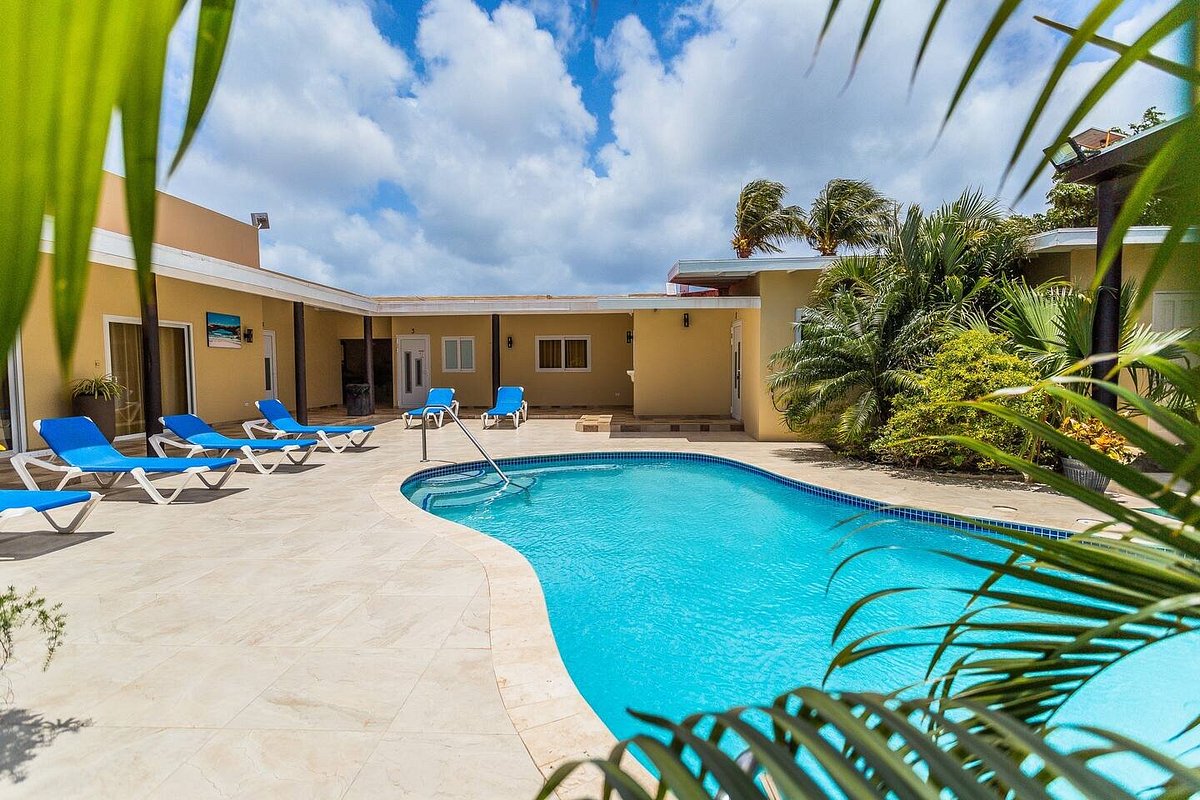 juanedu-suites swimming pool