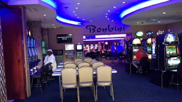 Alhambra Casino & Shops casino Game area