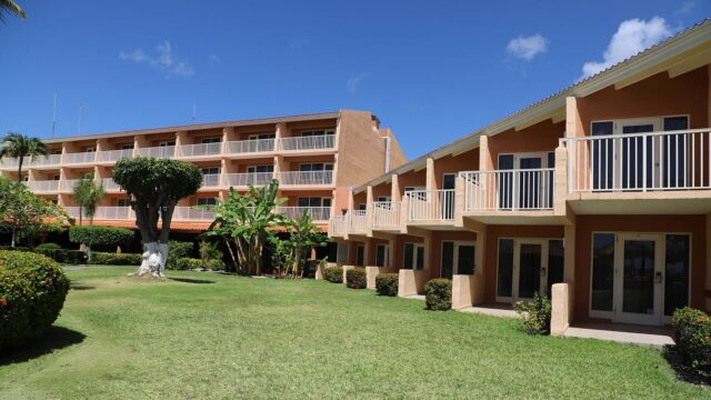 Aruba Beach Club Resort Walk