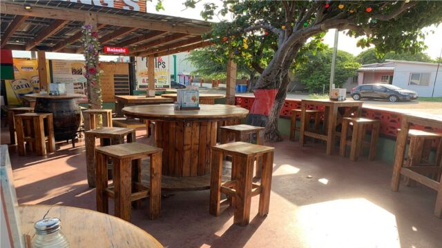 Cafe 080 dining table