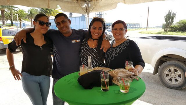 Maxim Aruba Alumunium & doors team