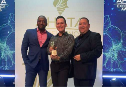 Festive holiday decorations at Radisson Blu Aruba showcasing holiday cheer and vibrant lighting.