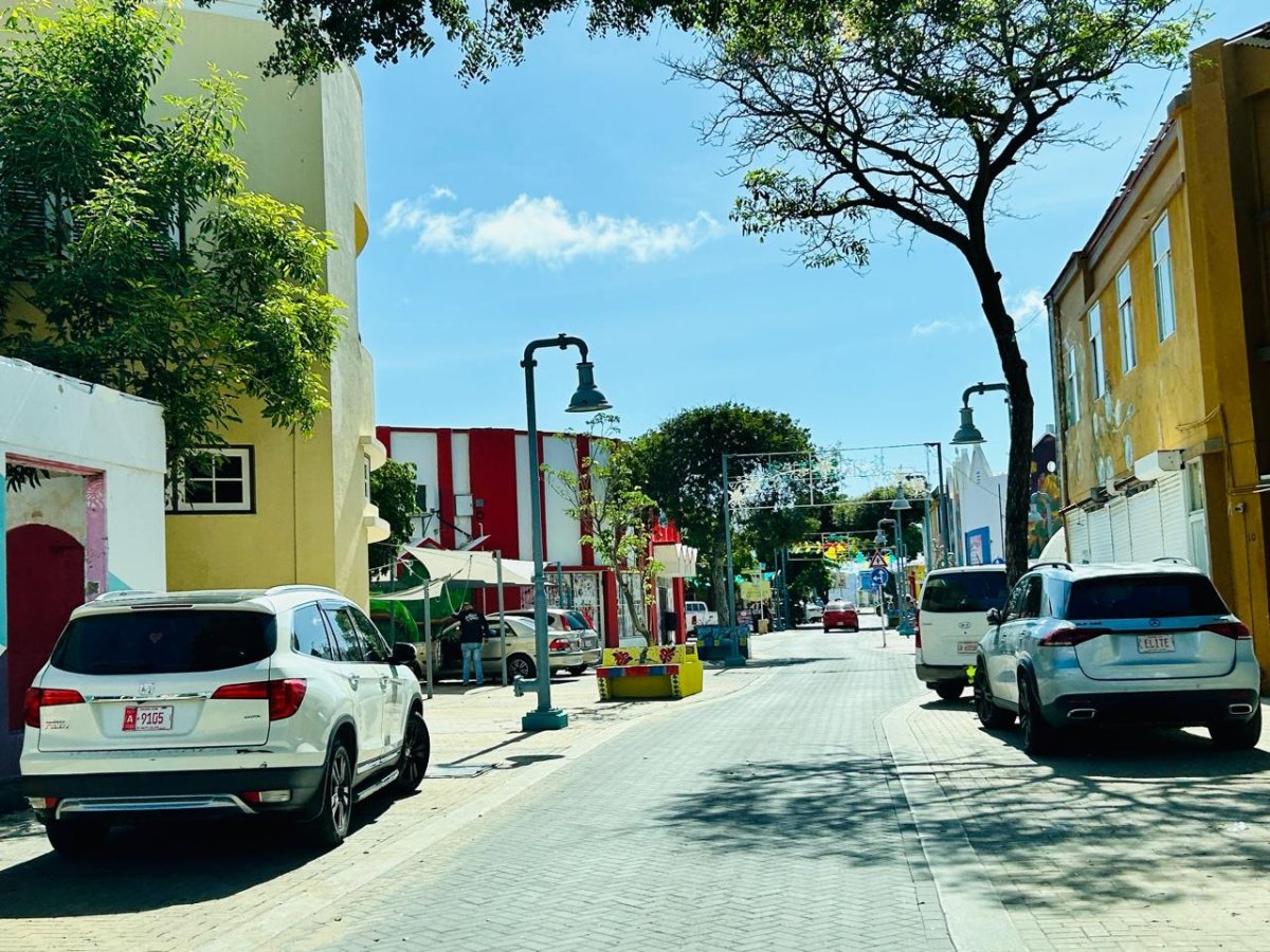 Multilingual parking signs in San Nicolas