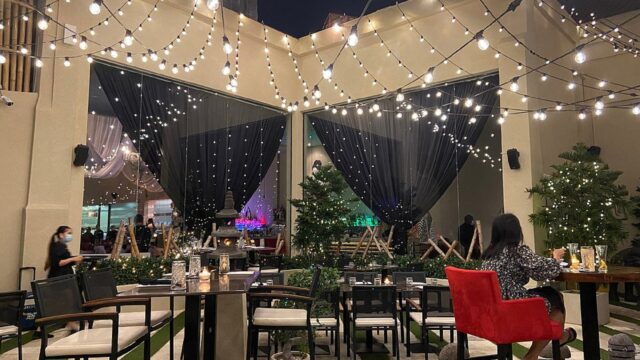 azia-restaurant-lounge night view