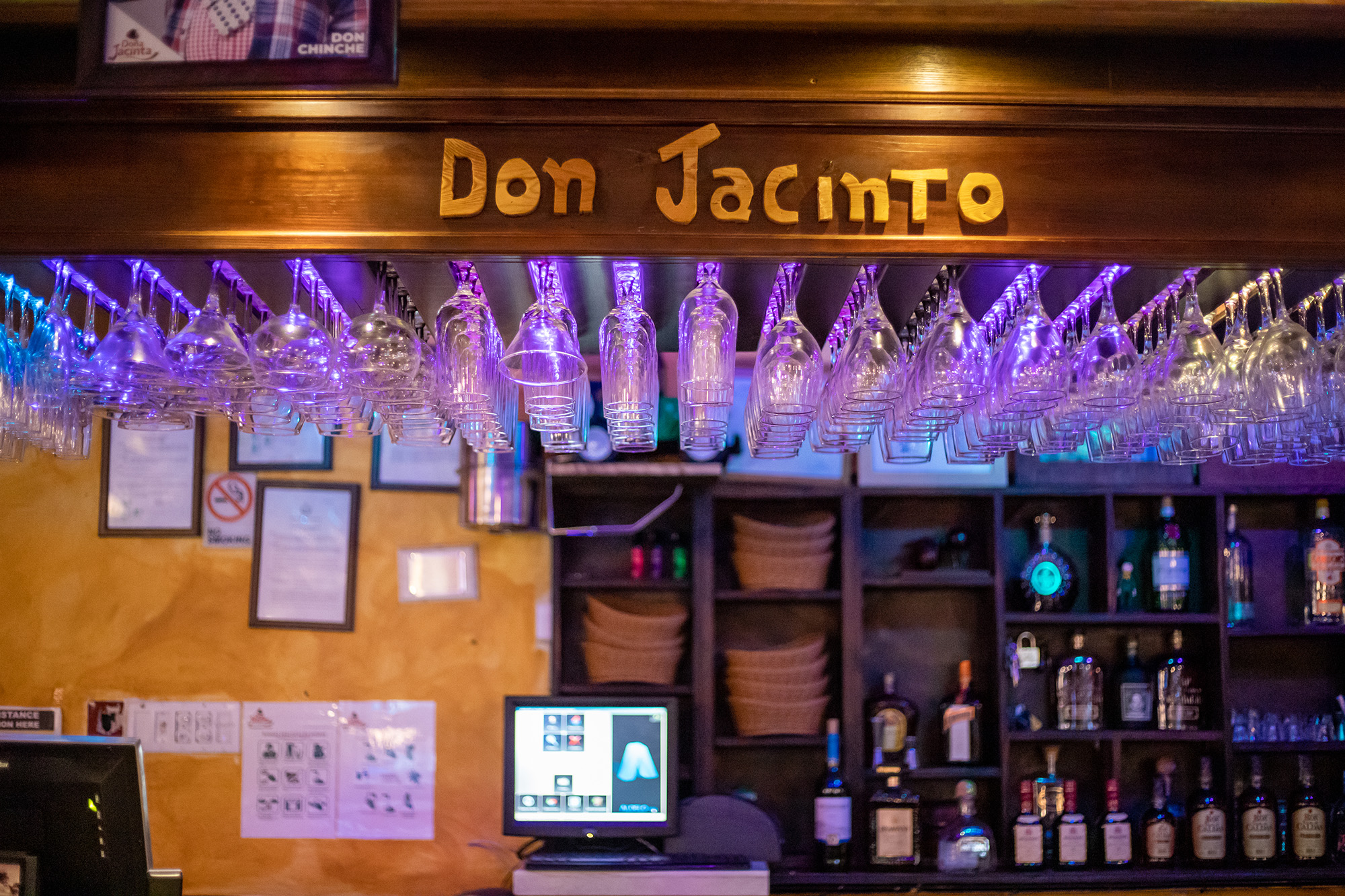 bar_aruba_local_restaurant_aruba_don_jacinto_-1