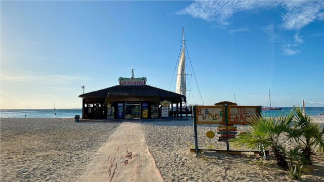 bugaloe beach bar aruba