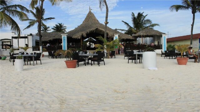 Barefoot Restaurant outside