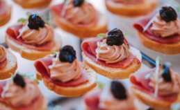 Couple exchanging vows by the turquoise waters at Holiday Inn Resort Aruba.