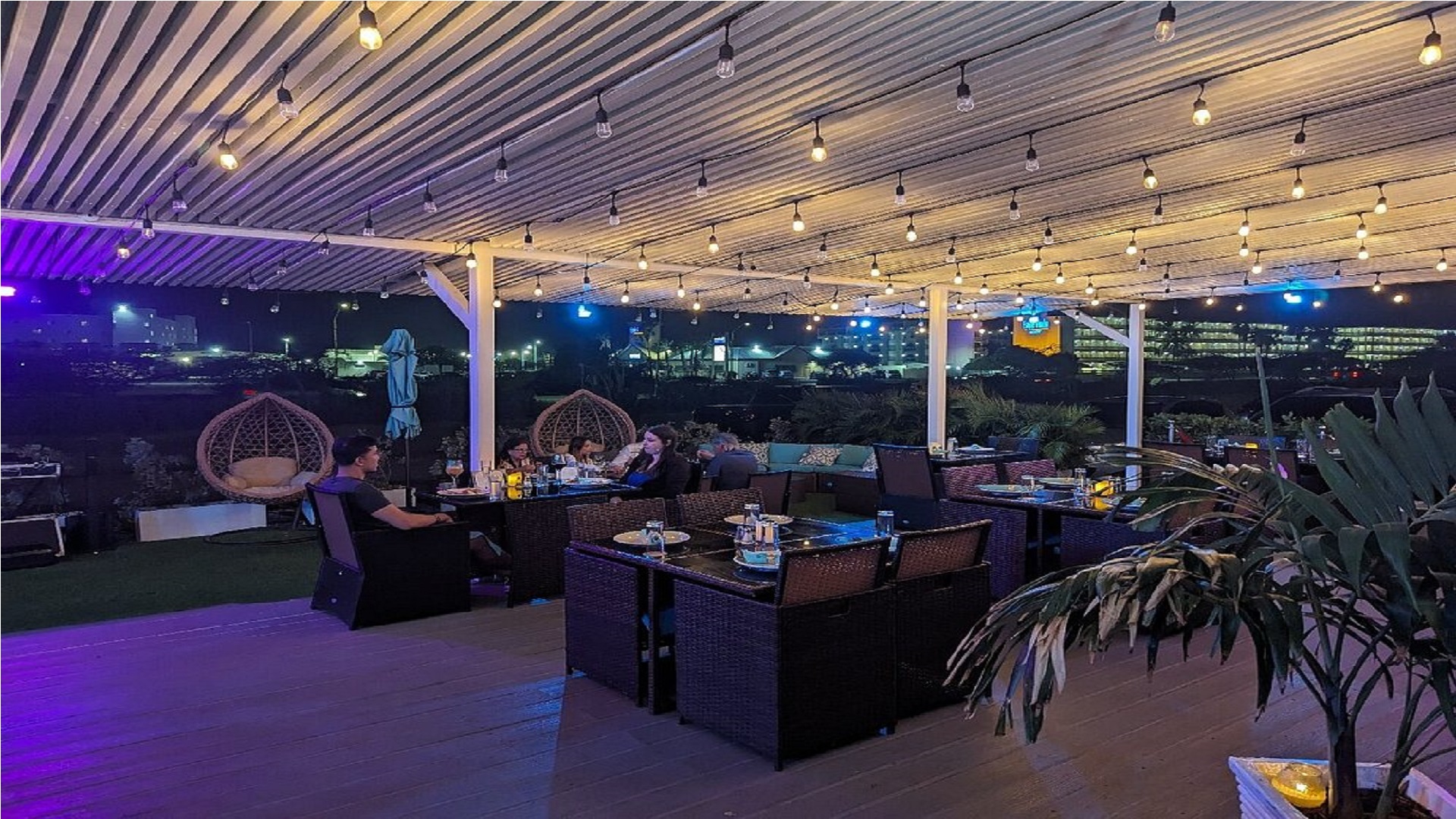 Catch Restaurant dinner area