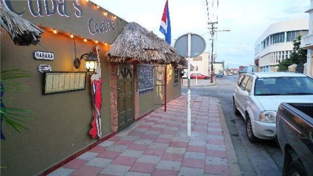 Cubas Cookin outside