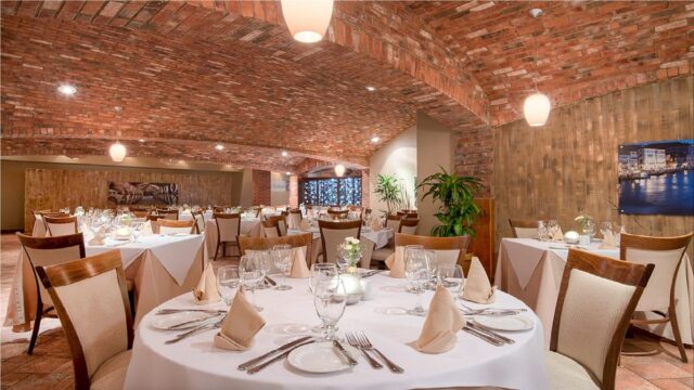 Da Vinci Ristorante dining table