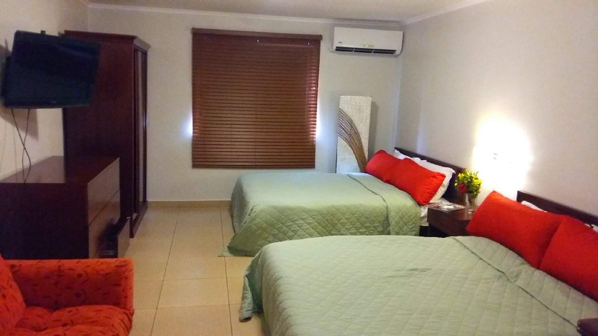 Dorado Eagle Beach Hotel Bedroom