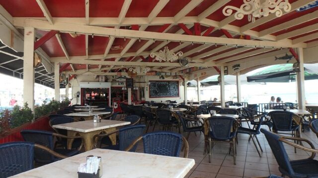 Eetcafe The Paddock seating area