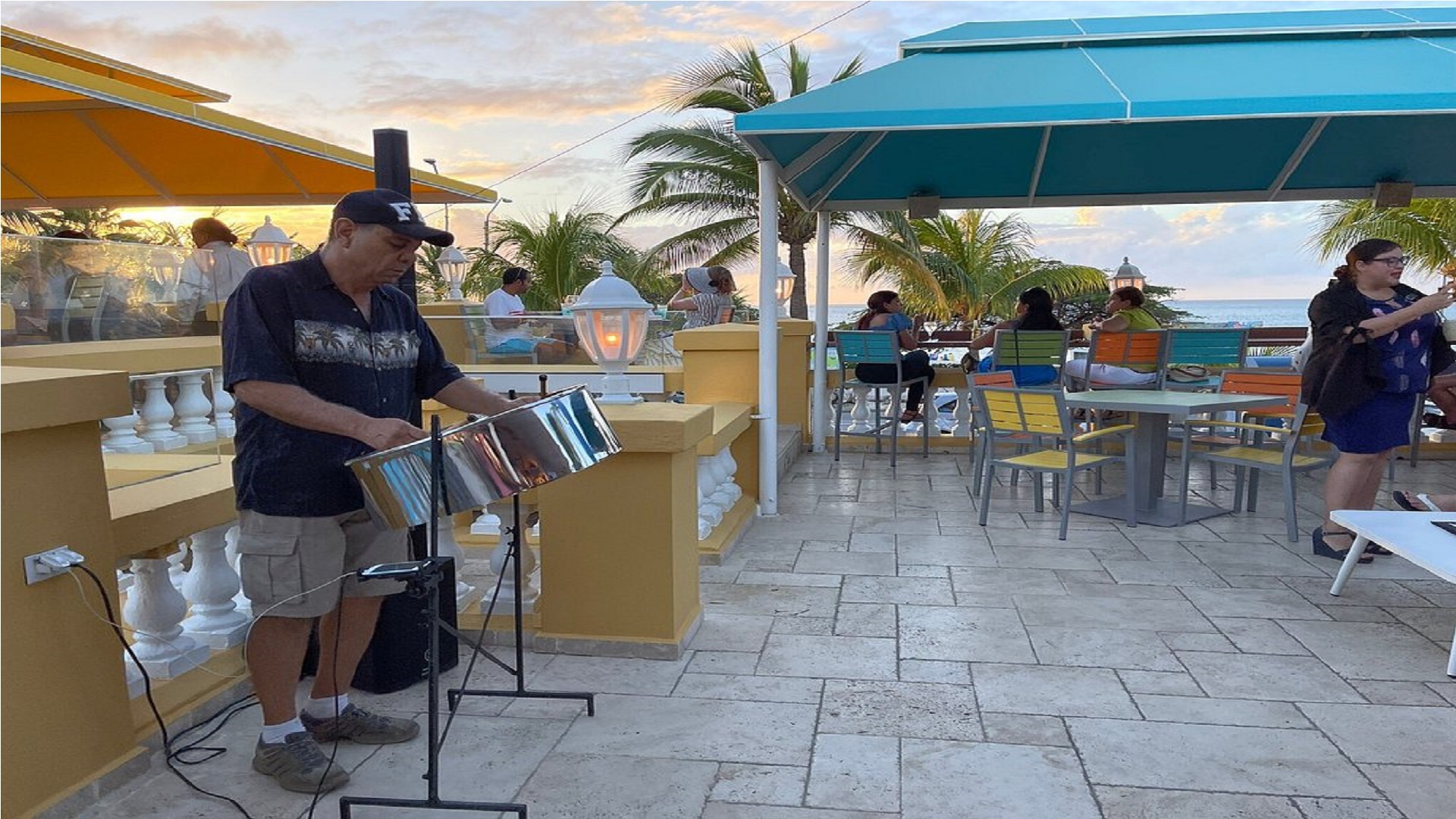 Horizons Lounge music event