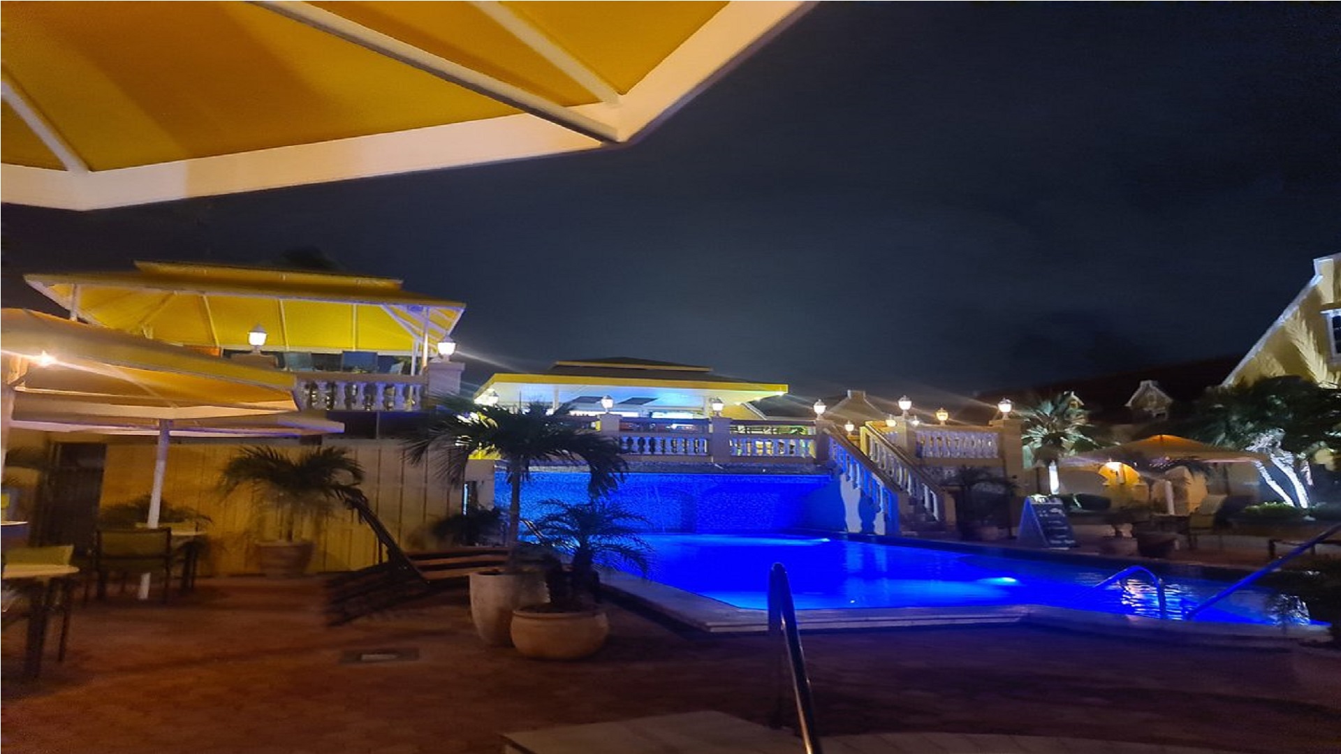 Horizons Lounge night view